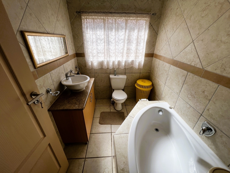 3 Bedroom Property for Sale in Flamwood North West